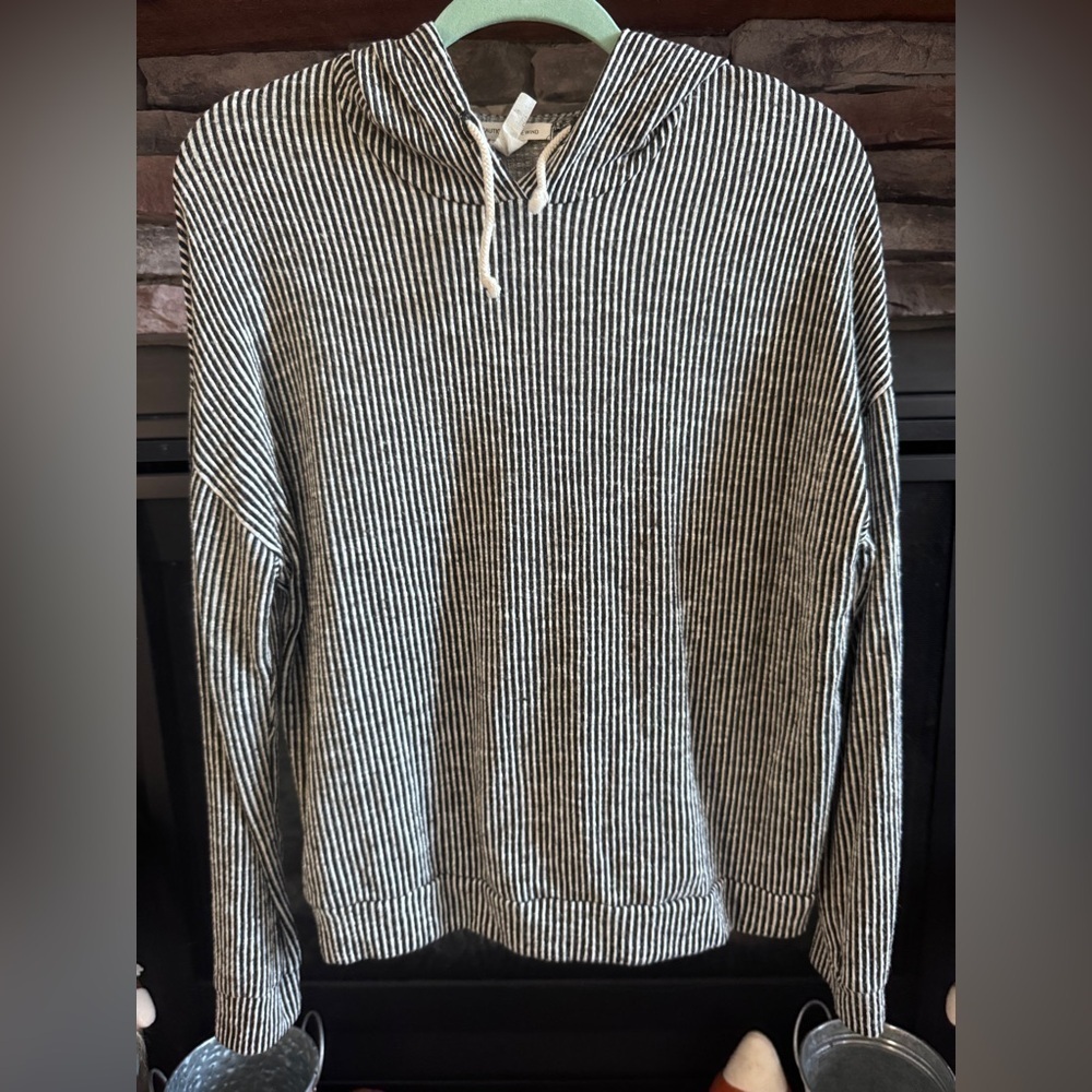 Caution To The Wind Monochrome Striped Pullover Size Small